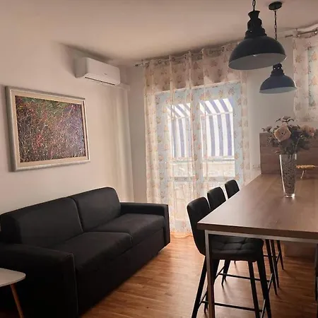 La Maison De Monique