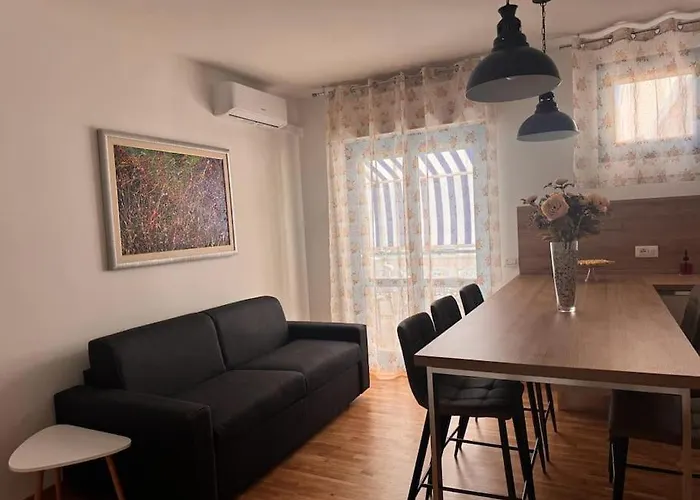 La Maison De Monique